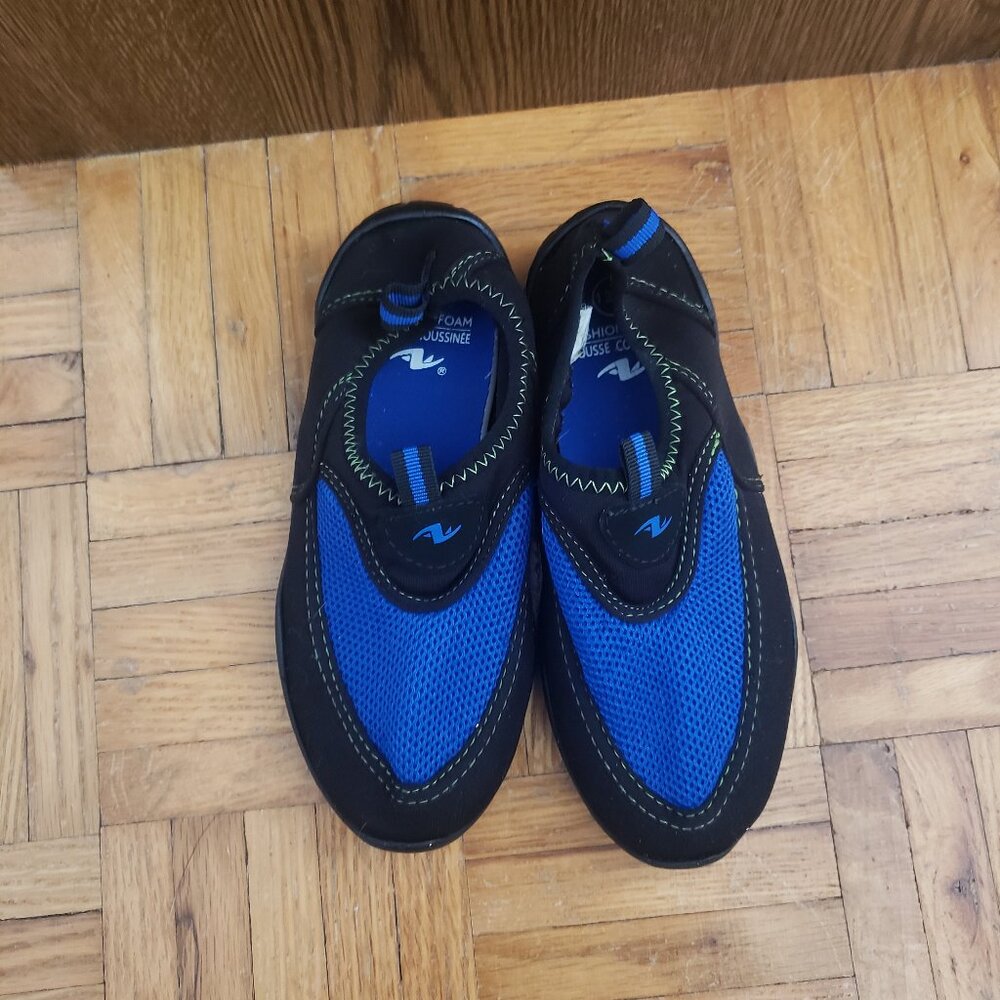 Kid's Boy's Athletic Works Water Shoes Size 13/1